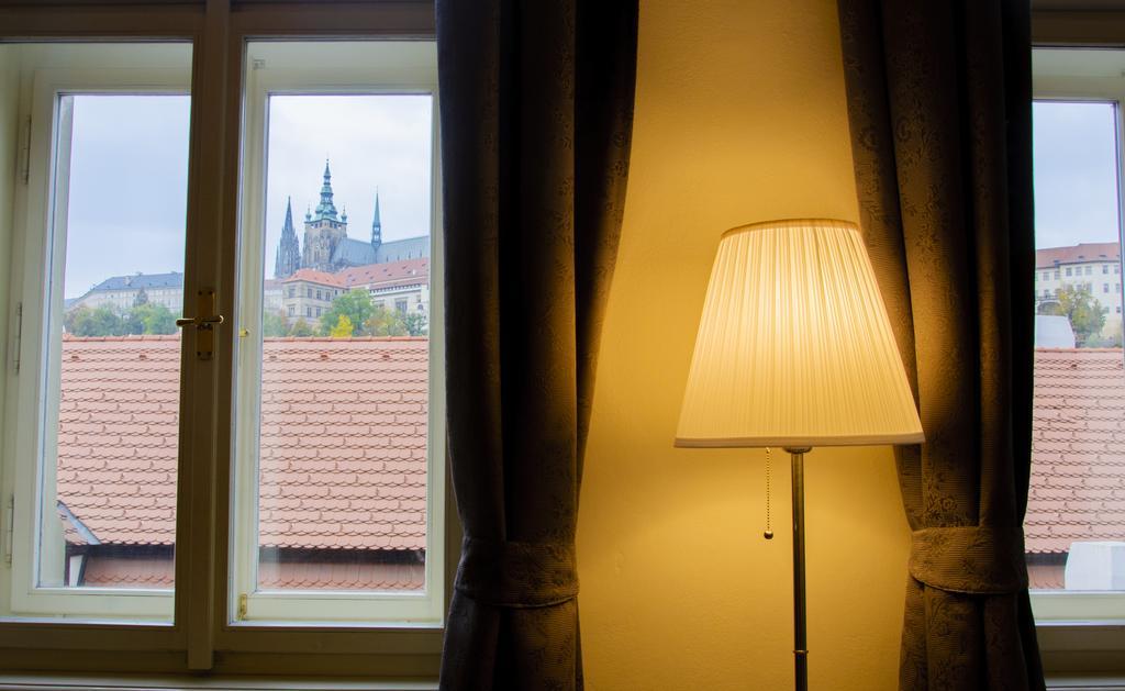The Castle Apartments Prag Exteriör bild